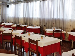 Capannone in Vendita a Lucca, zona Sant'Anna, 330'000€, 196 m²