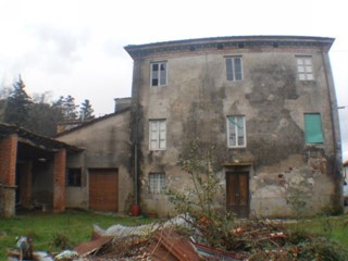 Casa Indipendente in Vendita a Lucca, zona Monte San Quirico, 250'000€, 450 m²