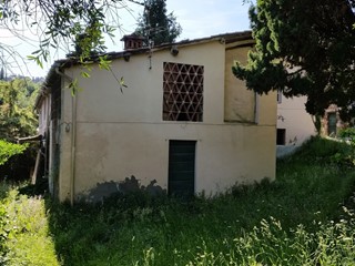 Casa Indipendente in Vendita a Lucca, zona Carignano, 500'000€, 450 m²