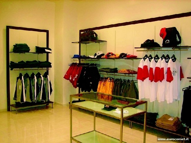 Attività commerciale in Vendita a Lucca, zona Centro Storico, 60'000€, 60 m²