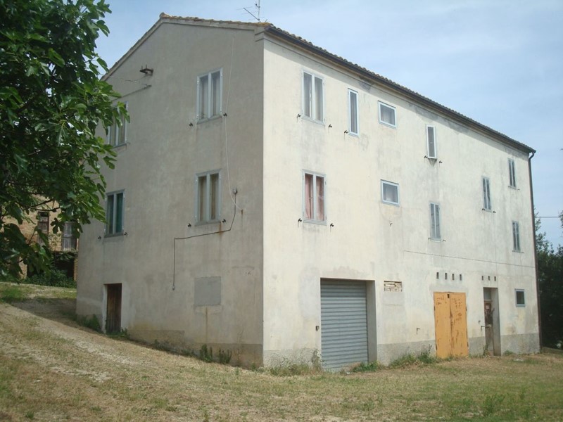 Casa Indipendente in Vendita a Castignano, 179'000€, 450 m²