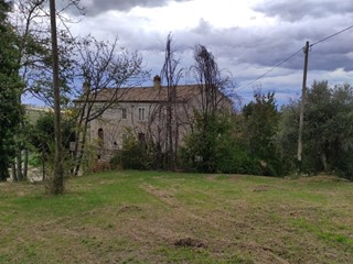 Casa Indipendente in Vendita a Castignano, 179'000€, 450 m²