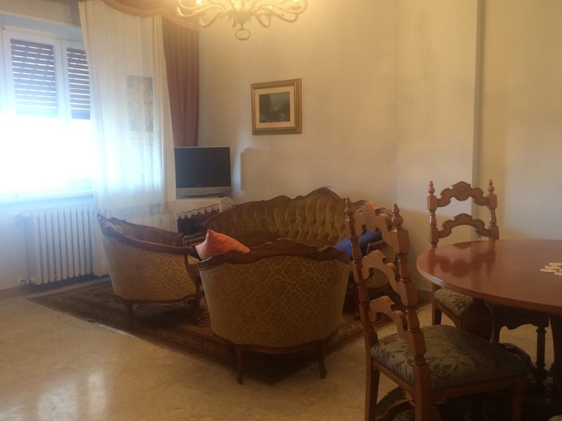 Appartamento in Vendita a Offida, 110'000€, 158 m², arredato