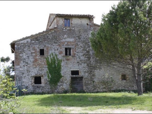 Casa Indipendente in Vendita a Ascoli Piceno, 250'000€, 680 m²