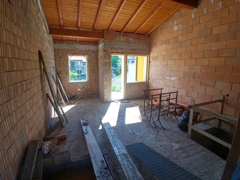 Casa Semi Indipendente in Vendita a Zocca, zona Monteombraro, 116'000€, 136 m², con Box