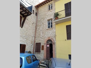 Casa Semi Indipendente in Vendita a Avigliano Umbro, 48'000€, 120 m²