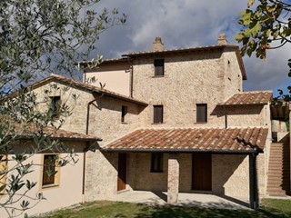 Casa Indipendente in Vendita a Avigliano Umbro, 330'000€, 490 m²