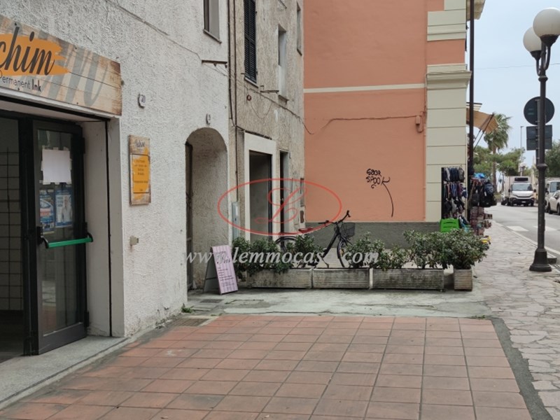 Immobile commerciale in Vendita a Diano Marina, 150'000€, 56 m²