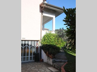 Villa in Vendita a Follo, 250 m²