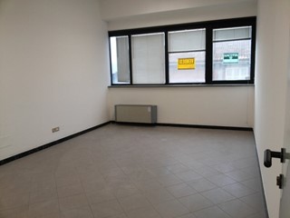 Ufficio in Vendita a Sarzana, 950€, 153 m²
