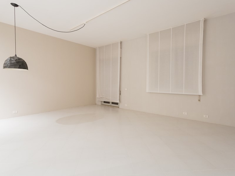 Immobile commerciale in Vendita a Sarzana, 1400 m²