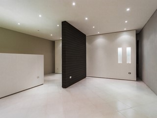 Immobile commerciale in Vendita a Sarzana, 1400 m²