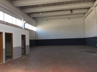 Capannone in Vendita a Carrara, 