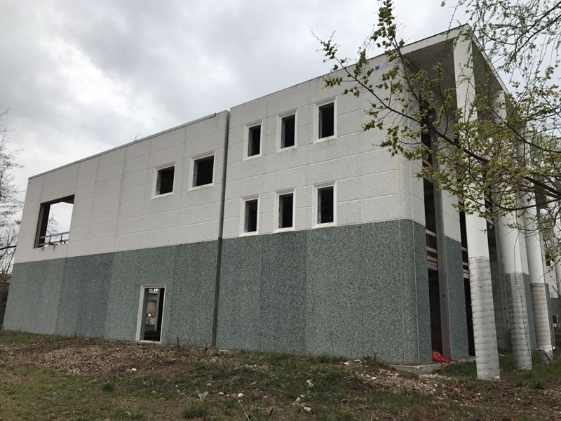 Casa Indipendente in Vendita a Sarzana, 1360 m²