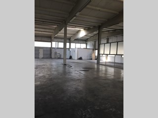 Capannone in Vendita a Massa, 1500 m²