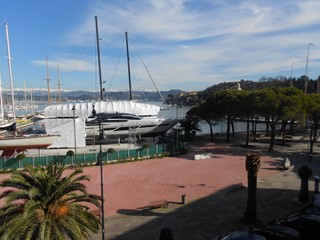 Immobile commerciale in Affitto a La Spezia, zona le grazie, 1'500&euro;, 115 m²