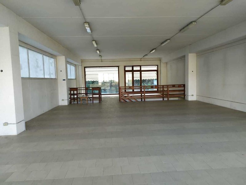 Capannone in Vendita a Arcola, zona ressora, 250'000€, 330 m²