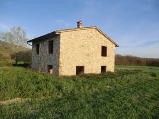 Casale in Vendita a Massa Martana, 150'000€, 150 m²
