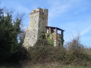 Casale in Vendita a Massa Martana, 53'000€, 200 m²