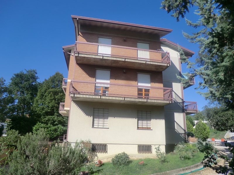 Appartamento in Vendita a Massa Martana, 210'000€, 150 m², con Box