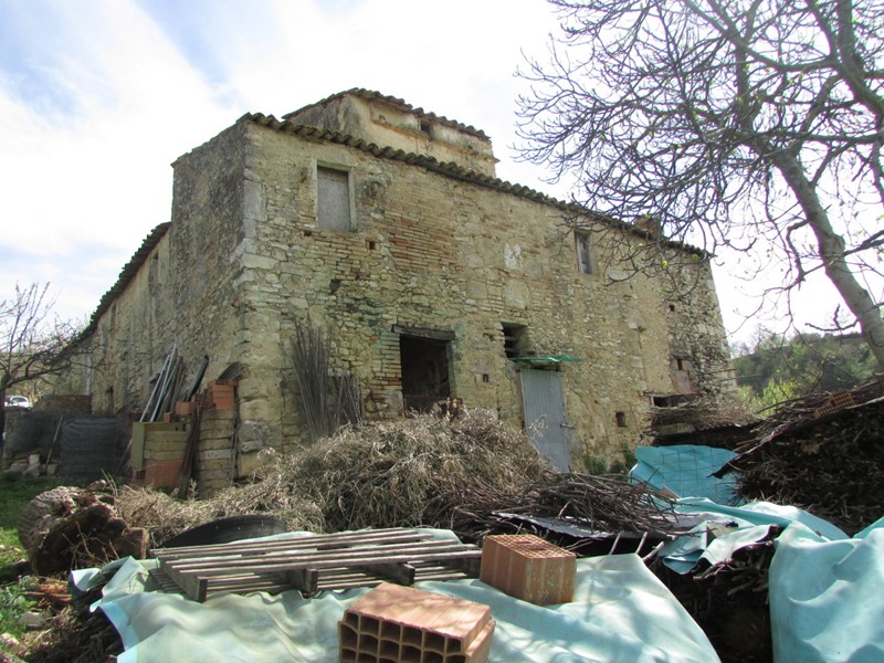Casale in Vendita a Todi, 98'000€, 300 m²