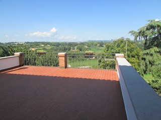 Appartamento in Vendita a Massa Martana, zona Colpetrazzo, 118'000€, 180 m²