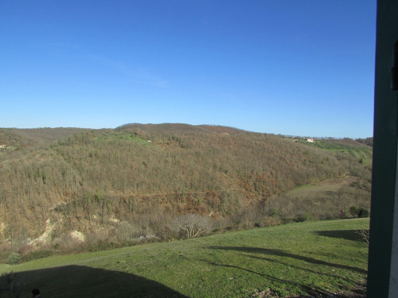 Casale in Vendita a Baschi, zona Collelungo, 160'000&euro;, 300 m², con Box