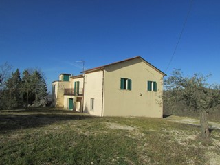 Casale in Vendita a Baschi, zona Collelungo, 160'000&euro;, 300 m², con Box