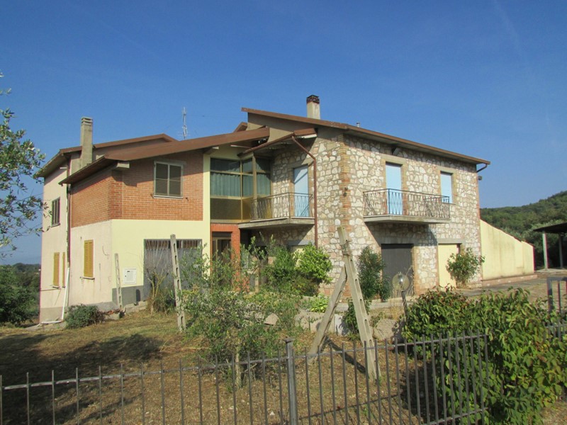 Casa Indipendente in Vendita a Massa Martana, 155'000€, 400 m², con Box