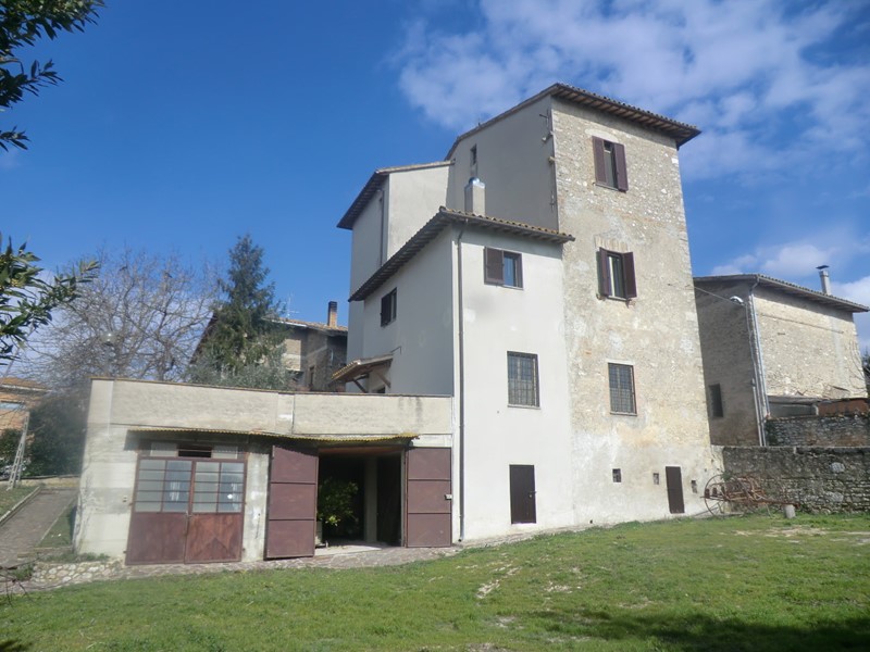 Casa Indipendente in Vendita a Massa Martana, 240'000€, 200 m²