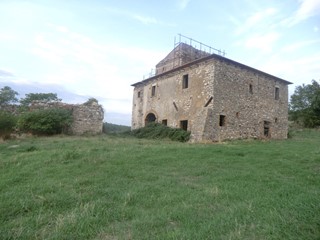 Casale in Vendita a Massa Martana, 195'000€, 330 m²