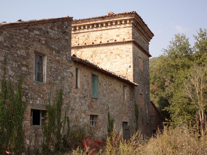 Casale in Vendita a Todi, 299'000€, 500 m²