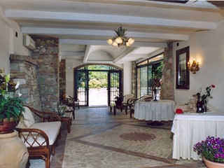 Attività commerciale in Vendita a Terni, 1100 m²