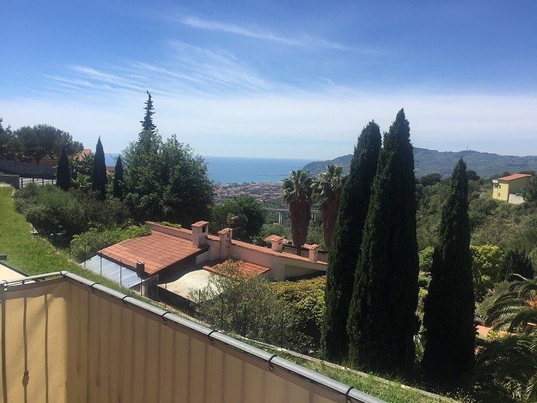 Trilocale in Vendita a Diano Castello, 270'000€, 50 m², arredato