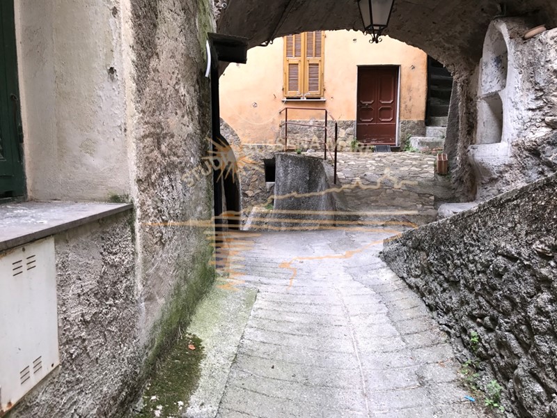 Casa Semi Indipendente in Vendita a Molini di Triora, 39'000€, 120 m²