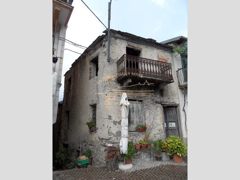 Casa Semi Indipendente in Vendita a Cosio d'Arroscia, 29'000€, 70 m²