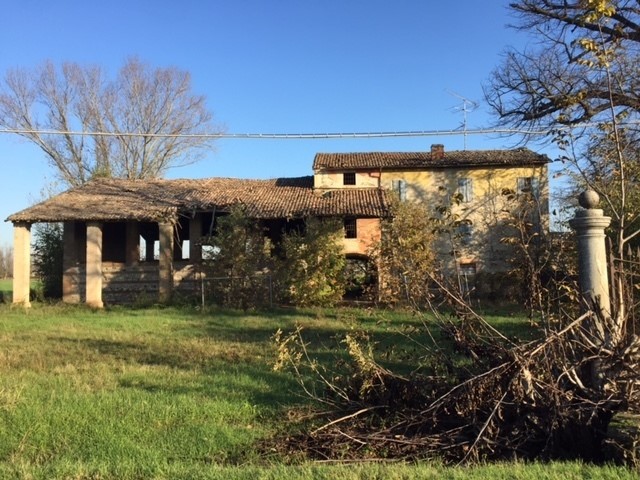 Casa Indipendente in Vendita a Fontevivo, 1500 m², con Box