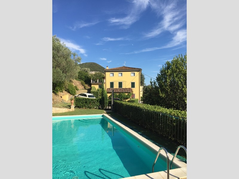 Villa in Vendita a Lucca, zona Ovest, 1'200'000€, 350 m²