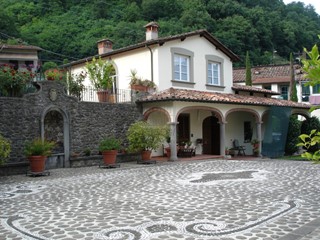 Villa in Vendita a Lucca, zona Nord, 1'200'000€, 1000 m², con Box
