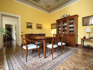 Appartamento in Vendita a Lucca, zona Centro storico, 790'000&euro;, 220 m²