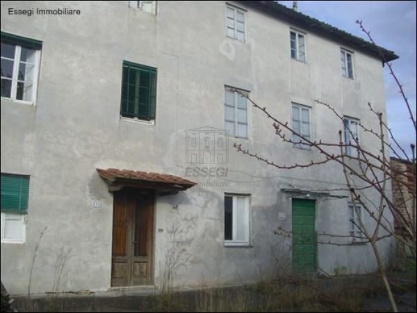 Casale in Vendita a Lucca, zona Ovest, 800'000€, 330 m²