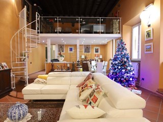 Appartamento in Vendita a Lucca, zona Centro storico, 550'000&euro;, 220 m²