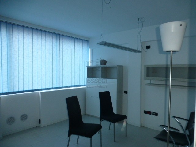 Ufficio in Vendita a Lucca, zona Circonvallazione, 200'000€, 90 m²