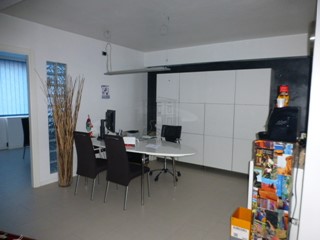 Ufficio in Vendita a Lucca, zona Circonvallazione, 200'000€, 90 m²