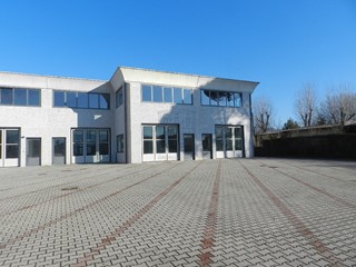 Capannone in Vendita a Lucca, zona Nord, 450'000€, 400 m²