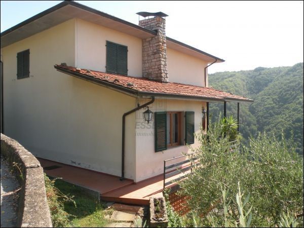 Villa in Vendita a Coreglia Antelminelli, zona nord, 350'000€, 300 m²