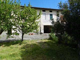 Casa Indipendente in Vendita a Lucca, zona Est, 295'000€, 300 m², con Box