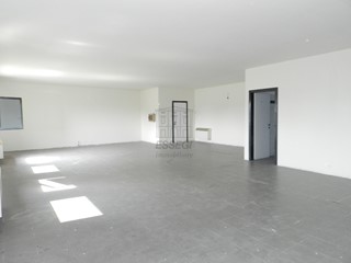 Ufficio in Affitto a Capannori, zona Est, 150'000€, 110 m²