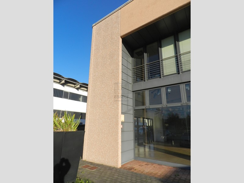 Ufficio in Vendita a Lucca, zona Ovest, 220'000€, 150 m²
