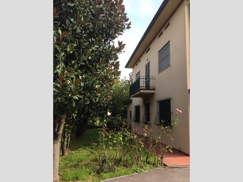 Villa in Vendita a Lucca, zona Est, 400'000€, 190 m²